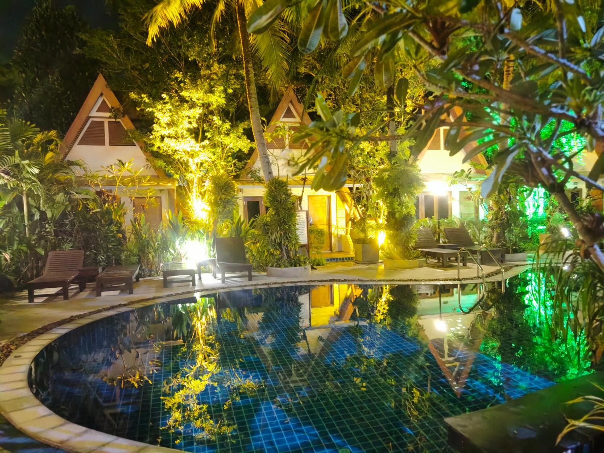 Phuket Meet Holiday Hotel 普吉岛相遇酒店 Rawai Esterno foto